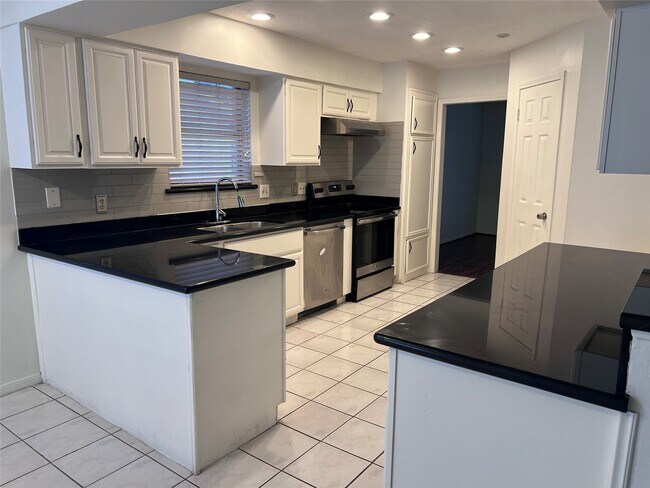 Building Photo - 10118 Sageglow Dr