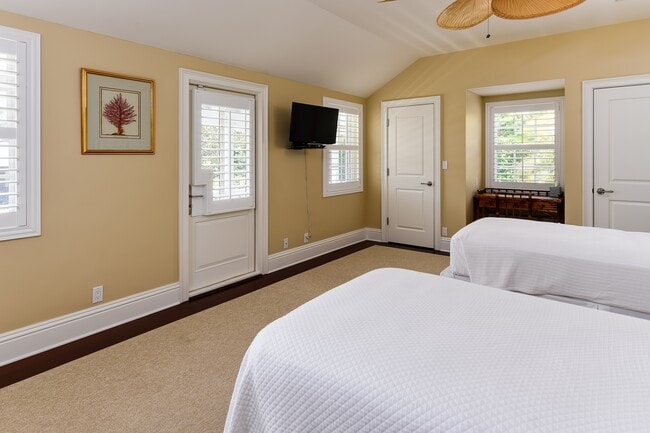 Building Photo - 255 Bahama Ln