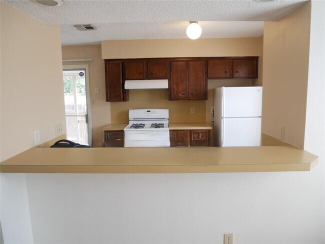 Building Photo - 2005 Old W Pl