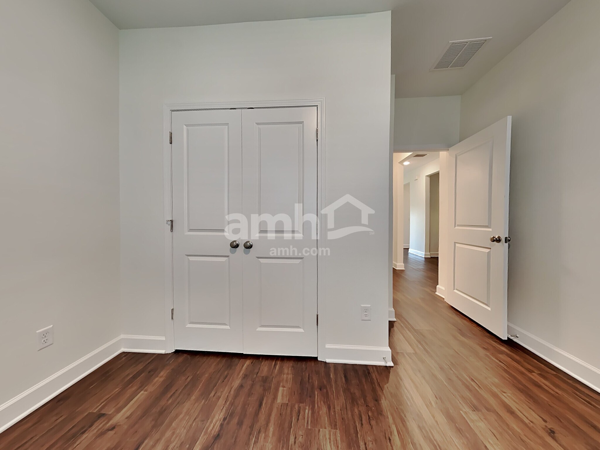 Building Photo - 933 Tan Tara Trl