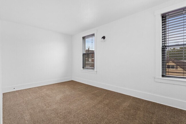 Building Photo - 542 2nd St