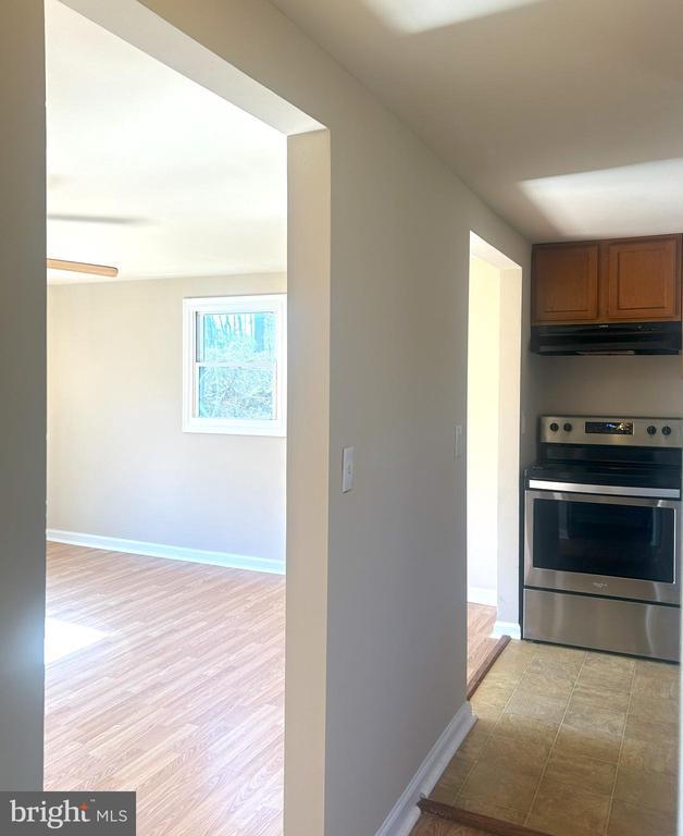 Building Photo - 90 Charles Way