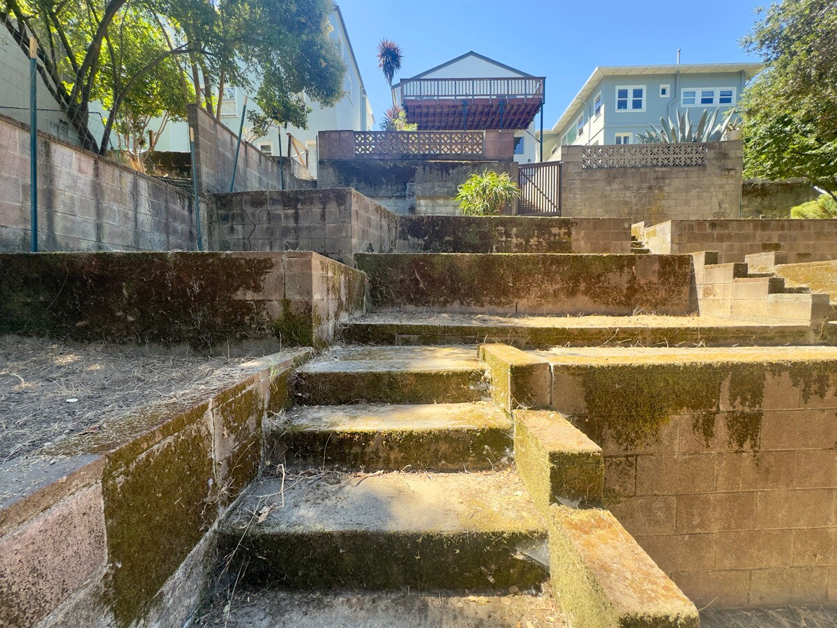 Building Photo - 914 Everett Ave