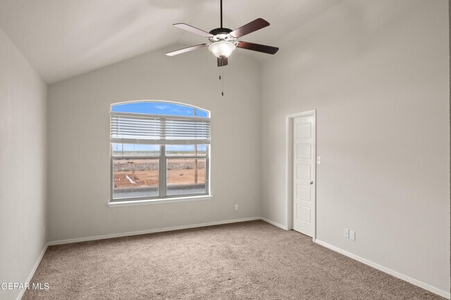 Building Photo - 14432 Russell Borea