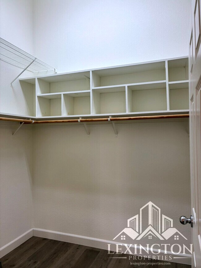 Building Photo - Updated 3 Bedroom, 2 Bathroom, Single-Story Home in Antelope!