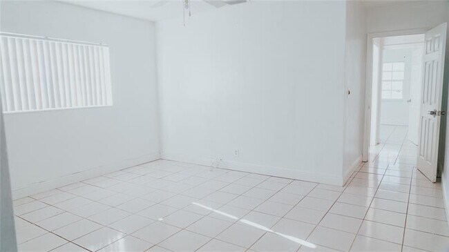 Building Photo - 6320 SW 10th Ct