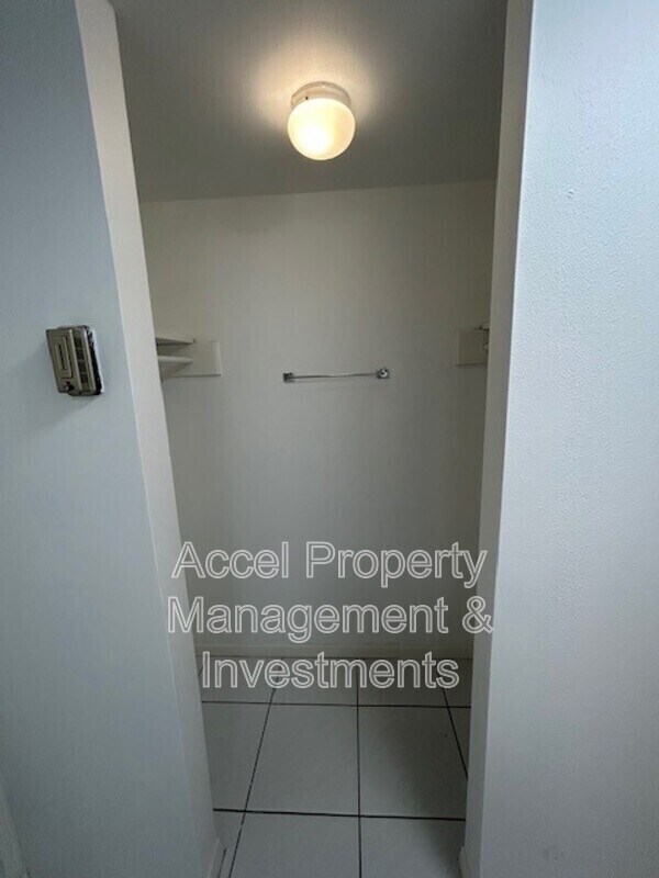 Building Photo - 600 Wichita Ave