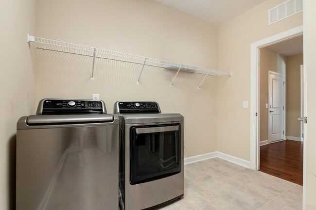 Building Photo - Gorgeous Home in Durham!