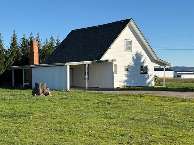 Building Photo - 3 Bedroom Farm Home for Rent Dundee OR