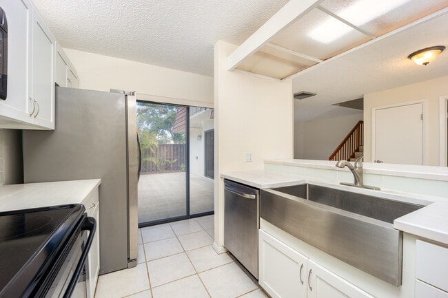 Building Photo - 3681 SW Sunset Trace Cir