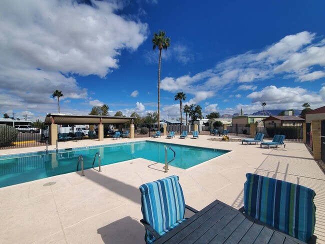 Building Photo - 4100 N Romero Rd