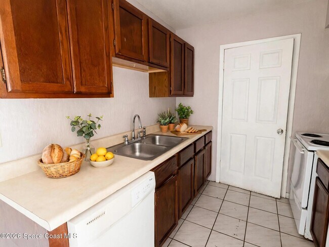 Building Photo - 2101 Forest Knoll Dr NE