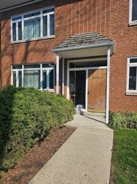 Building Photo - 606 Green Bay Rd