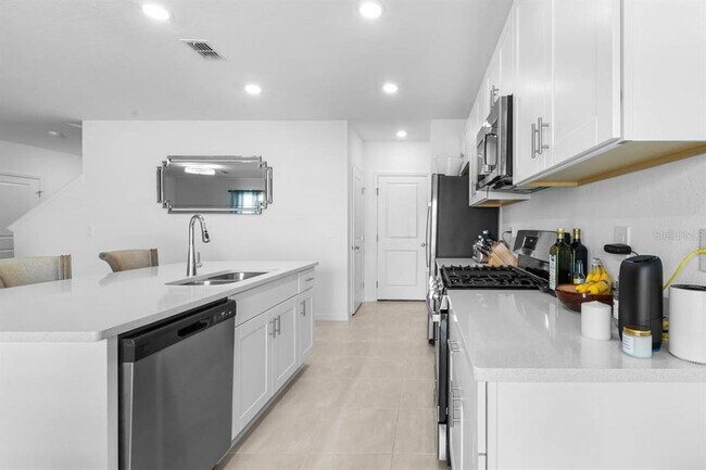 Building Photo - 13524 Camelot Ct