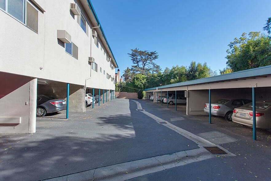 Building Photo - 660 W Sierra Madre Blvd
