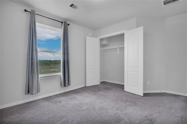 Building Photo - 2109 Ruby Dr