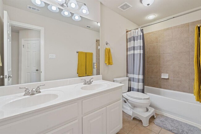 Building Photo - 2634 Plantation Dr