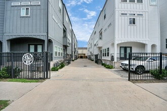 Building Photo - 1223 W 16th St