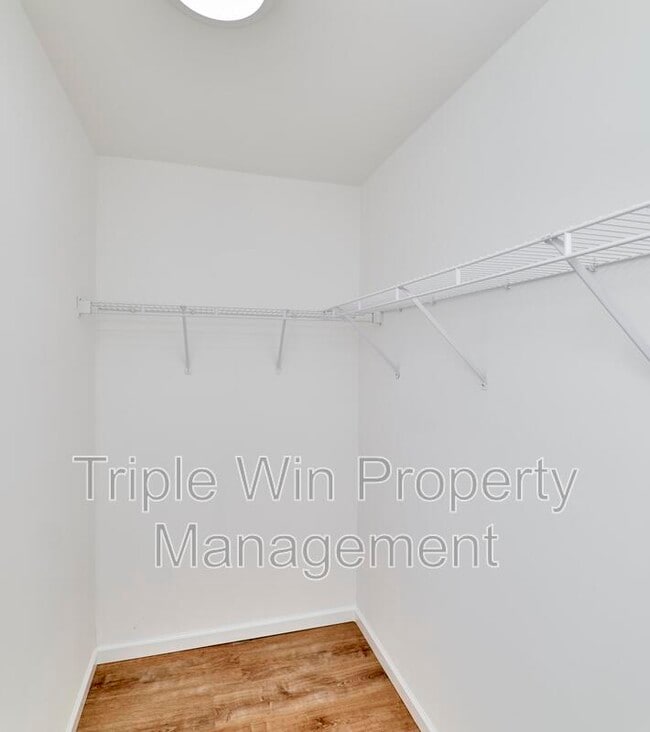 Building Photo - 152 Waterside Crossing Dr