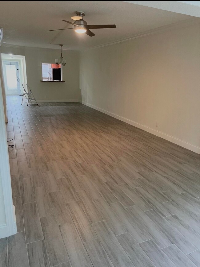 Building Photo - 2820 SW 22nd Ave