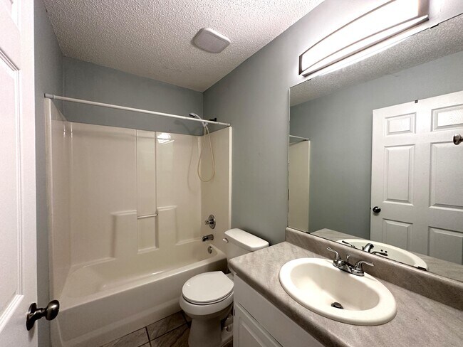 Building Photo - 139 Steeplechase Dr