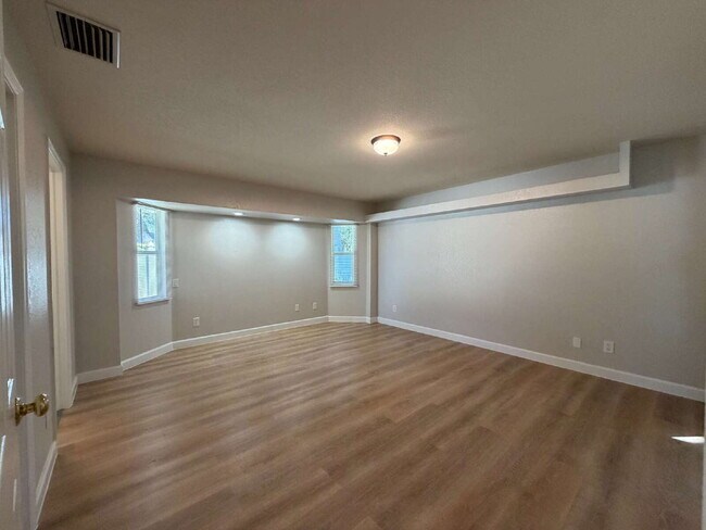 Building Photo - Spacious 4 bedroom in North Port
