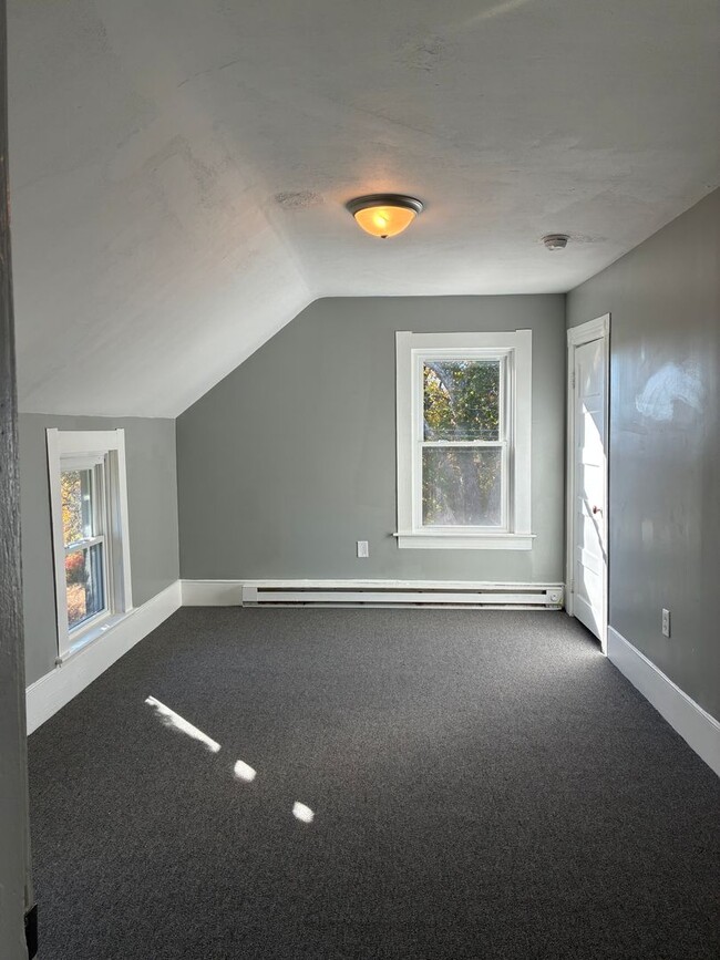 Building Photo - Fresh and updated 4 bedroom for immediate ...