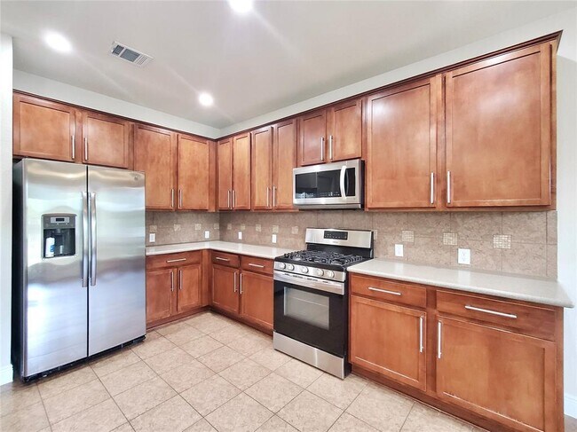 Building Photo - 14829 Fernhill Dr