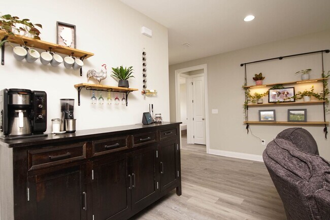 Building Photo - Newer Home in Valparaiso