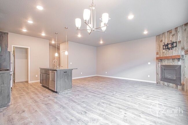 Building Photo - 12323 NE 116th Way