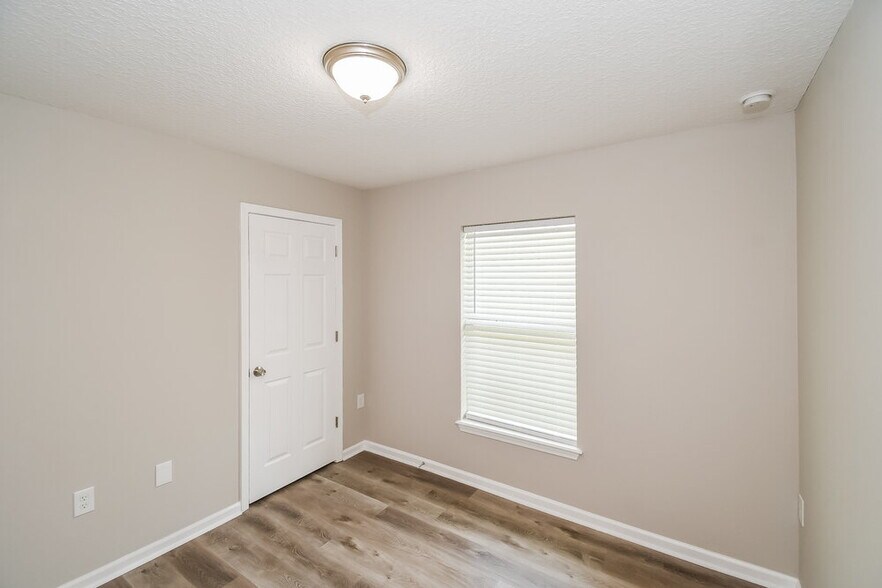 Building Photo - 5107 Johnson Creek Dr