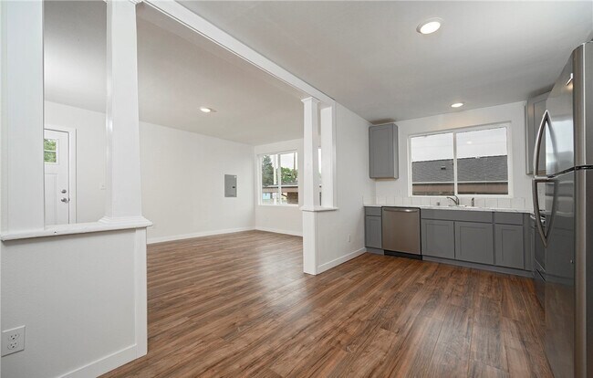 Building Photo - 211 Park Ave N