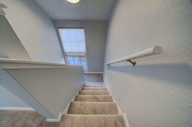 Building Photo - 3525 Rebecca Ln