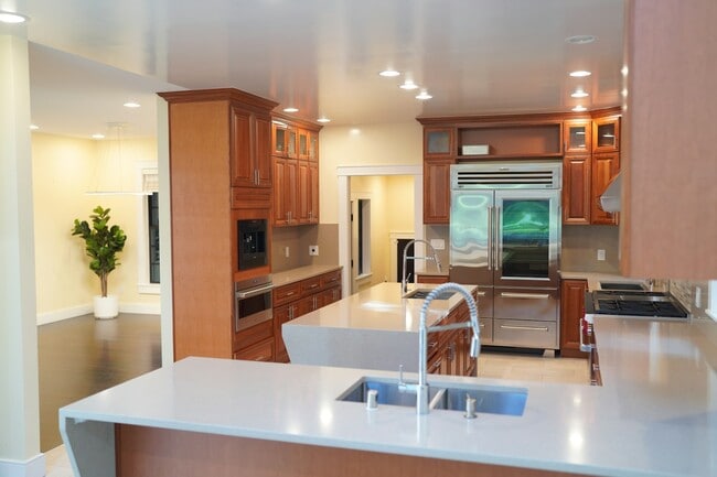 Building Photo - 3839-3136 136th Ave NE