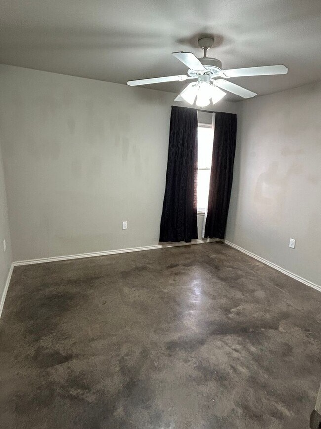 Building Photo - 3211 108th St