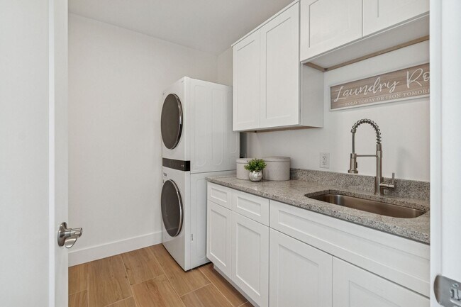 Building Photo - 1343 4th St