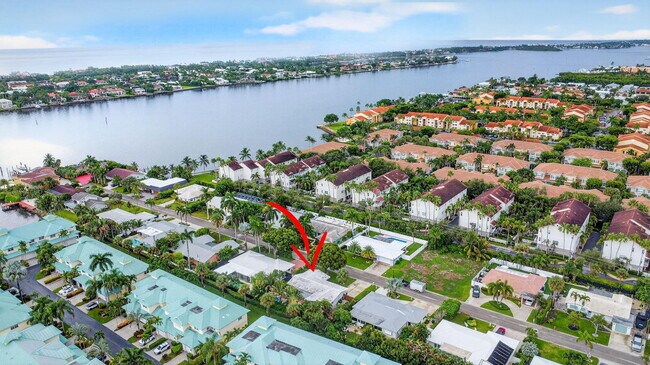 Building Photo - 113 Park Ln E