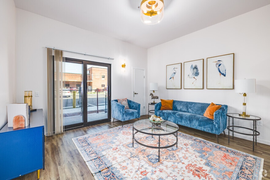 1BR, 1BA - 786SF - Living Room - Webster Station Flats