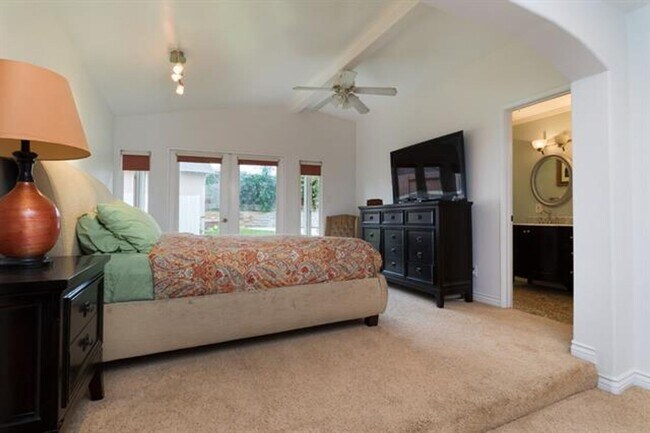 Building Photo - Lovely & Spacious Clairemont Home!  3BD/2BA w/ Pool & Hot Tub! Only - $5,495/mo