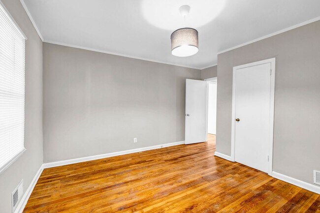 Building Photo - 1870 Windemere Dr NE