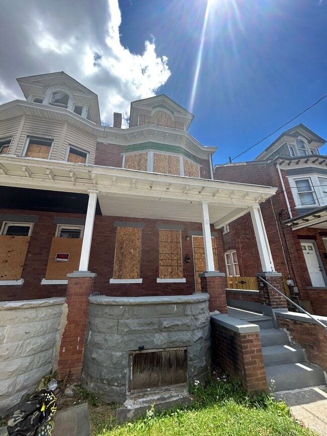 Building Photo - 163 Hoffman Ave