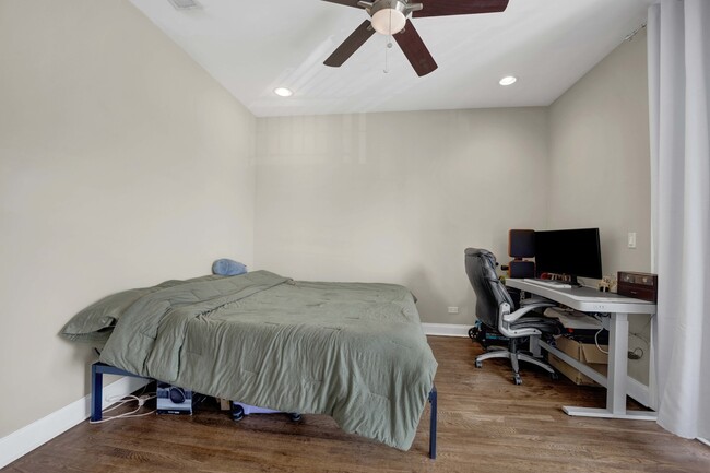 Building Photo - 3505 N Elston Ave