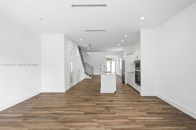 Building Photo - 2852 SW 32nd Ct