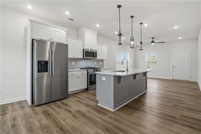 Building Photo - 3406 SE K St