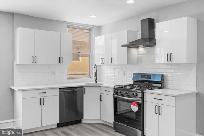 Building Photo - 5517 Ridgewood St