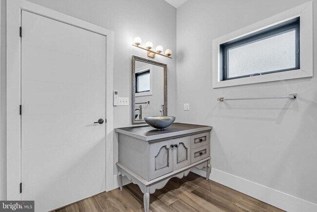 Building Photo - 10 McCready's Alley