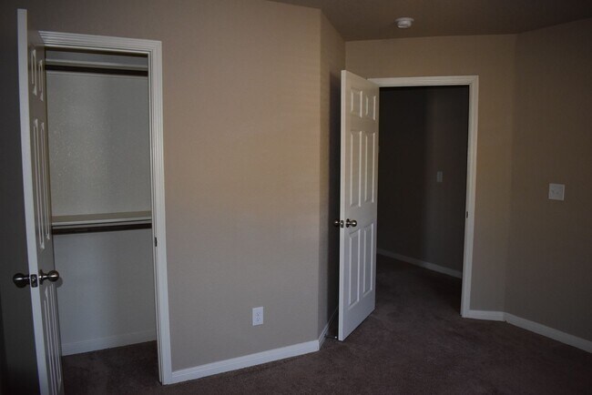 Building Photo - 105 Stone Canyon Ct