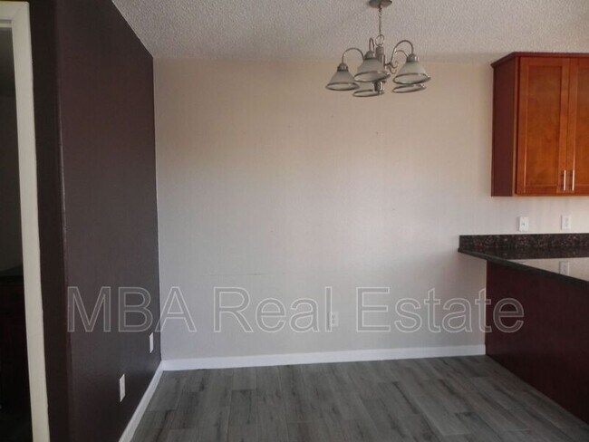 Building Photo - 15650 N 19th Ave