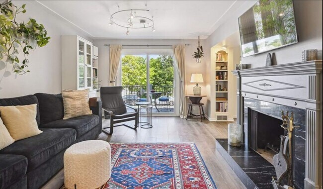 sliding glass doors on both ends creating a nice air flow during the summer time - 2740 Alabama Ave S