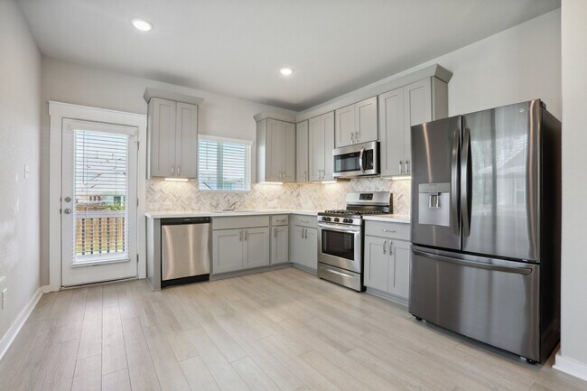 Building Photo - 2310 Calvert Dr